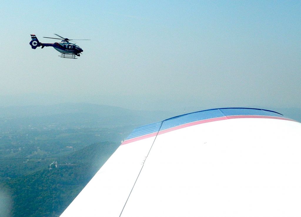 Su Vienna con la scorta della Polizia